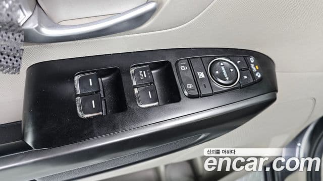 Kia All New Carnival Luxury, 2016 18