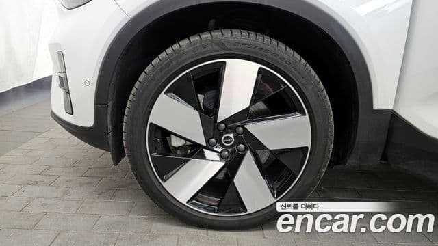 Volvo XC40 Recharge twin Ultimate, 2024 все фото
