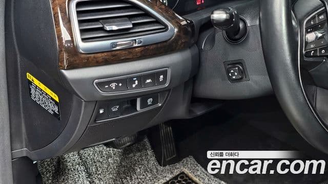 Genesis G90 Premium Luxury, 2019 16