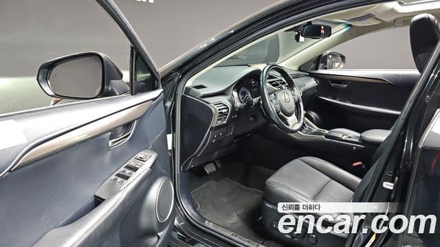 Lexus NX300h Supreme, 2019 11