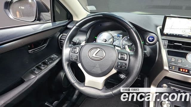 Lexus NX300h Supreme, 2019 13