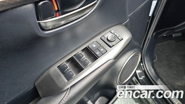 Lexus NX300h Supreme, 2019 19