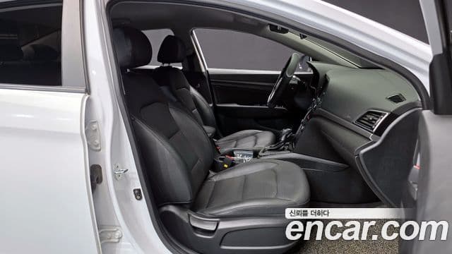 Hyundai Avante AD 1.6 GDI Value Plus, 2018 10