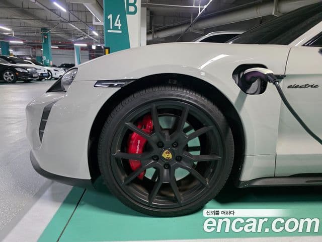 Porsche 타이칸 GTS, 2023 все фото