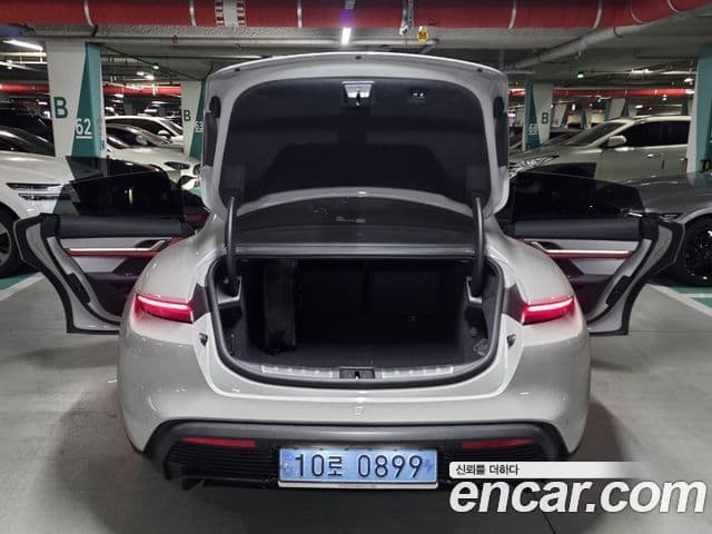 Porsche 타이칸 GTS, 2023 10