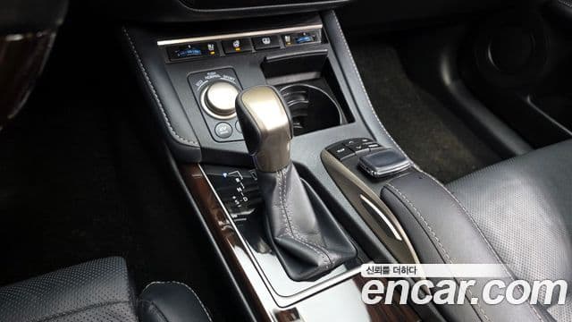 Lexus New ES300h XV60, 2018 9