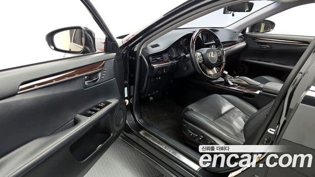 Lexus New ES300h XV60, 2018 10