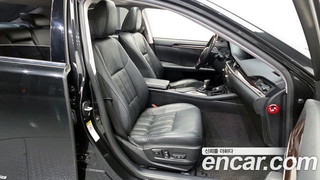 Lexus New ES300h XV60, 2018 11