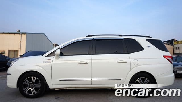 KG모빌리티(SsangYong) Korando 투리스모 4WD 11인승 Adventure 60th Edition, 2015 9
