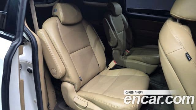 Kia All New Carnival Luxury, 2016 12