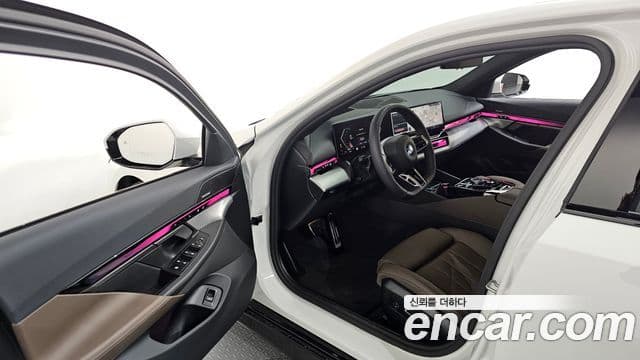 BMW 5시리즈 (G60) 520i M Sport, 2025 10