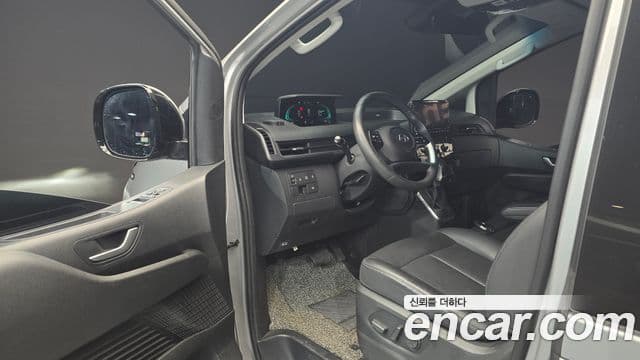Hyundai Staria Modern, 2025 10