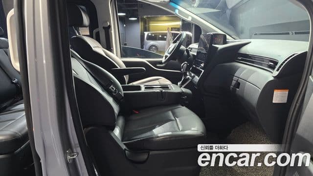 Hyundai Staria Modern, 2025 11