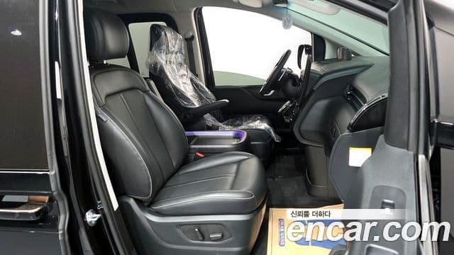 Hyundai Staria Inspiration, 2025 11