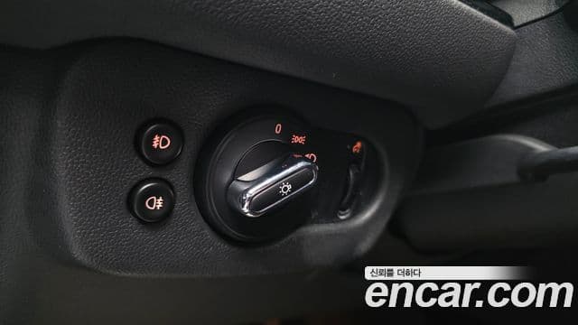 Mini Cooper 클럽맨 2세대, 2017 17