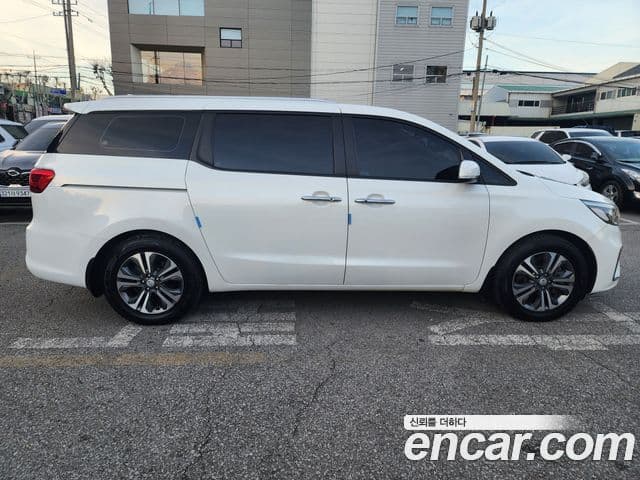 Kia The / новый New Carnival Luxury, 2020 3