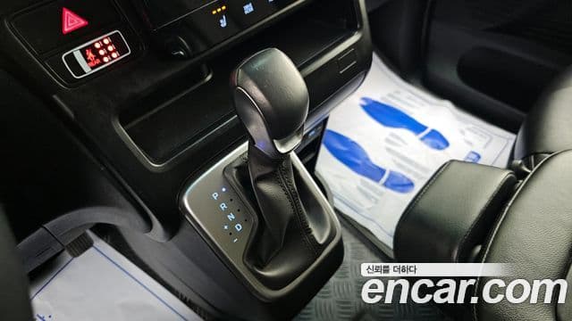 Hyundai Staria Modern, 2023 9