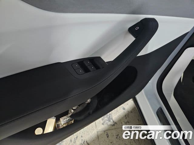 Tesla модель Y, 2025 13