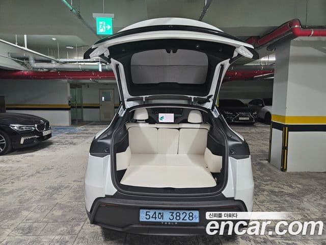 Tesla модель Y, 2025 15