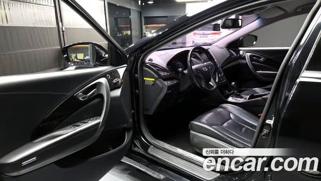 Hyundai Grandeur HG Premium, 2017 10