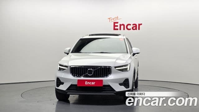 Volvo XC40 B4 Ultimate Bright, 2023 3