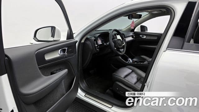 Volvo XC40 B4 Ultimate Bright, 2023 10