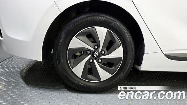 Hyundai Ioniq гибрид, 2018 все фото