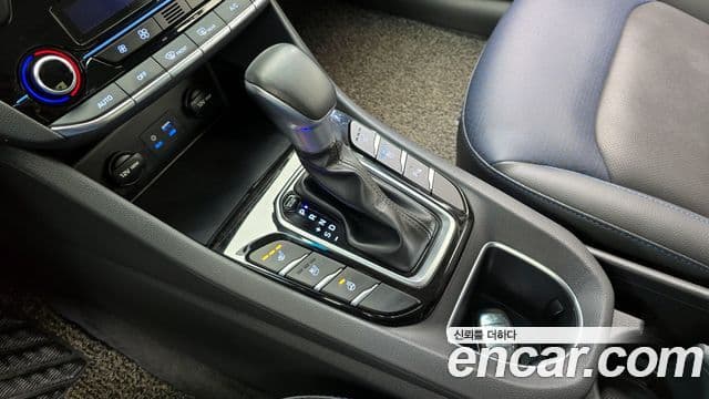 Hyundai Ioniq гибрид, 2018 9