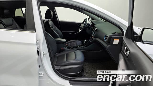 Hyundai Ioniq гибрид, 2018 10