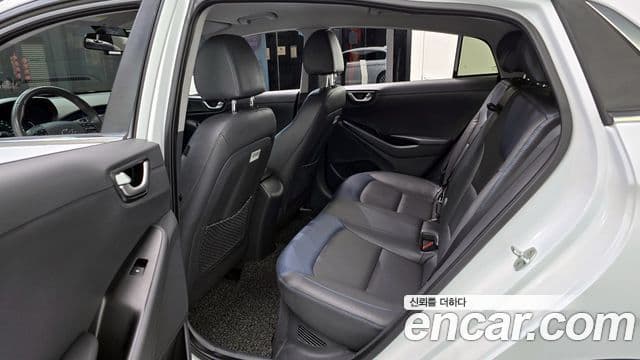 Hyundai Ioniq гибрид, 2018 13