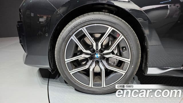BMW 7시리즈 (G70) 740i xDrive M Sport, 2025 все фото