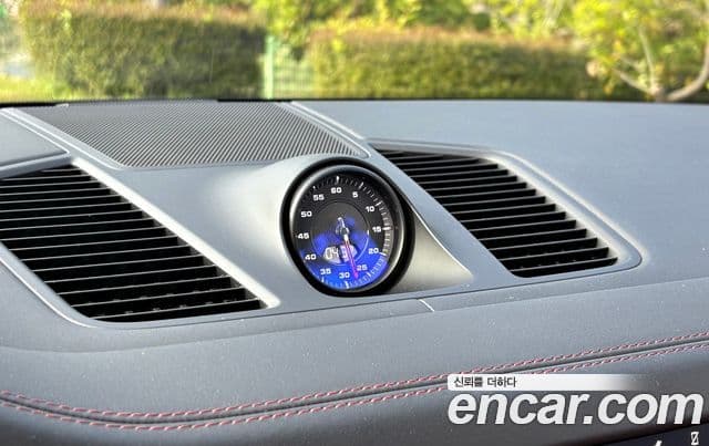 Porsche Cayenne (PO536), 2019 16