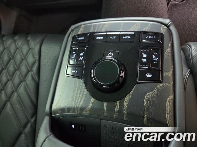 Genesis G80 (RG3) чёрный, 2026 10