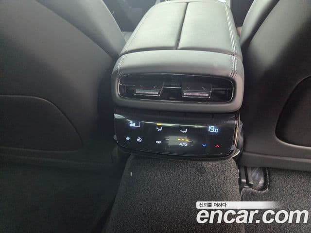 Genesis G80 (RG3) чёрный, 2026 16