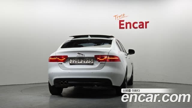 Jaguar XE 20d Portfolio, 2019 4