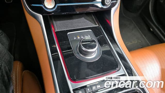 Jaguar XE 20d Portfolio, 2019 9