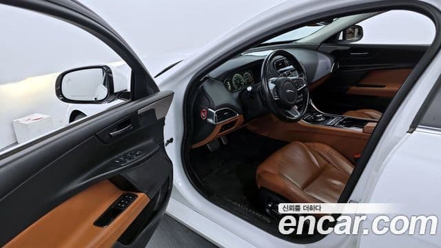 Jaguar XE 20d Portfolio, 2019 10