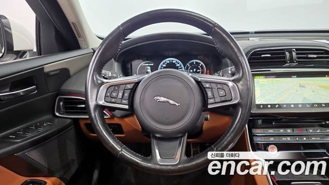 Jaguar XE 20d Portfolio, 2019 13