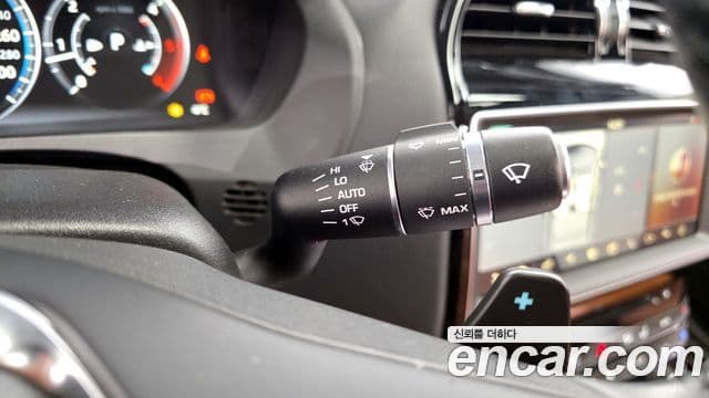 Jaguar XE 20d Portfolio, 2019 16