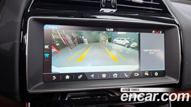 Jaguar XE 20d Portfolio, 2019 17