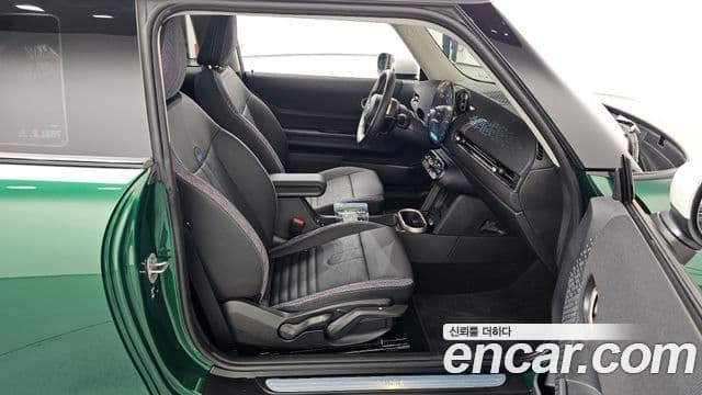 Mini Cooper C 4세대 Classic, 2025 11