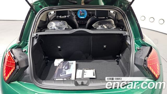 Mini Cooper C 4세대 Classic, 2025 20