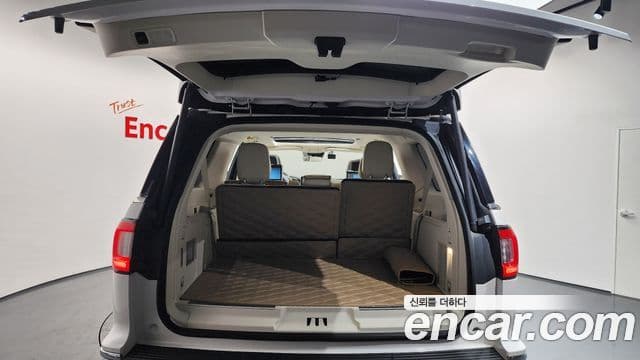 Lincoln Navigator 4세대 3.5L чёрный Label, 2018 20