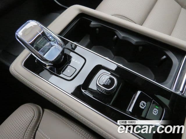 Volvo XC90 2세대 B6 Ultra Bright, 2026 18