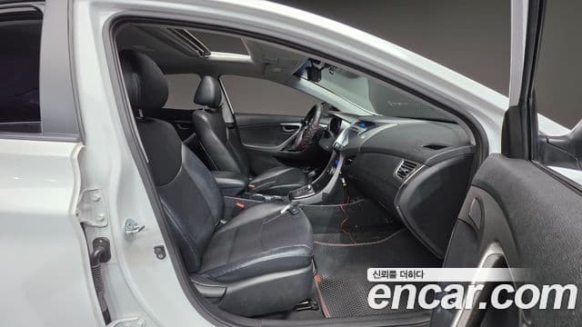 Hyundai Avante MD M16 GDI Avenue, 2013 10