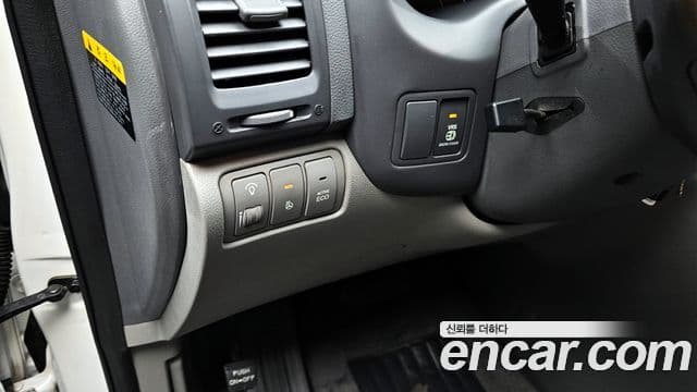 Kia Carnival R Premium, 2014 15