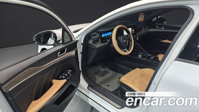 Kia K5 3세대 Signature, 2021 11