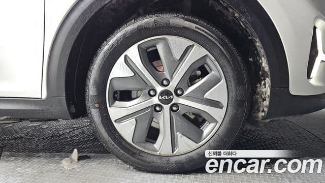 Kia Niro Plus Light (таксомоторный тип), 2023 все фото