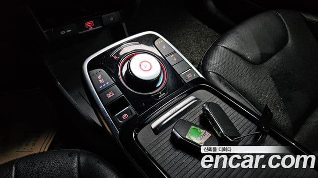 Kia Niro Plus Light (таксомоторный тип), 2023 9