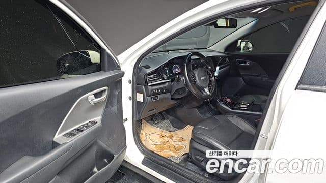 Kia Niro Plus Light (таксомоторный тип), 2023 10